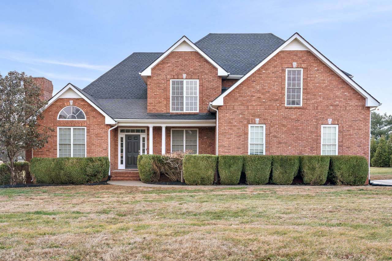 526 Clubhouse Ln - Photo 1