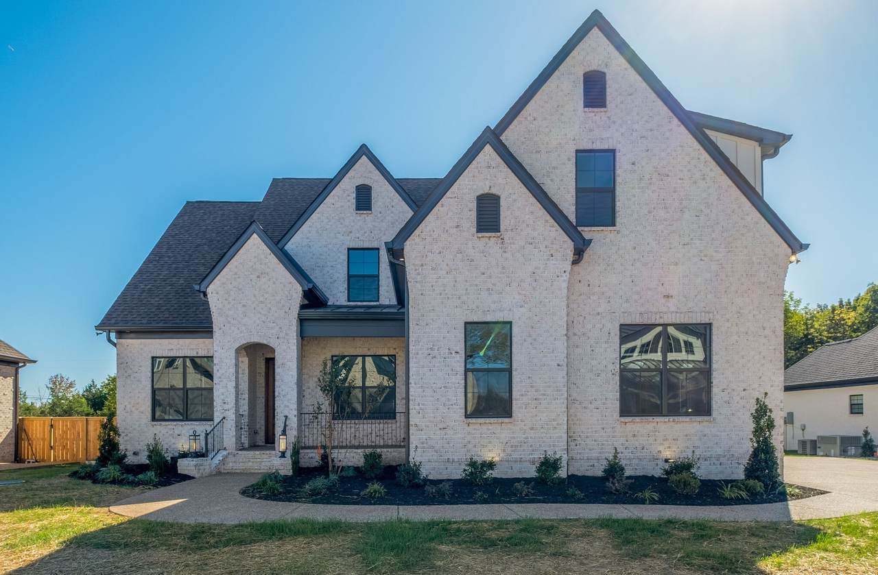 2912 Carisbrooke Dr - Photo 1