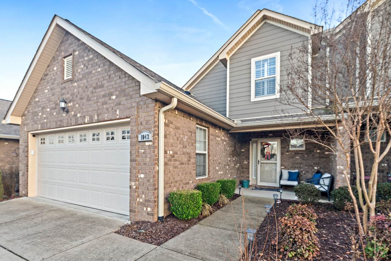 1043 Irish Way - Photo 1