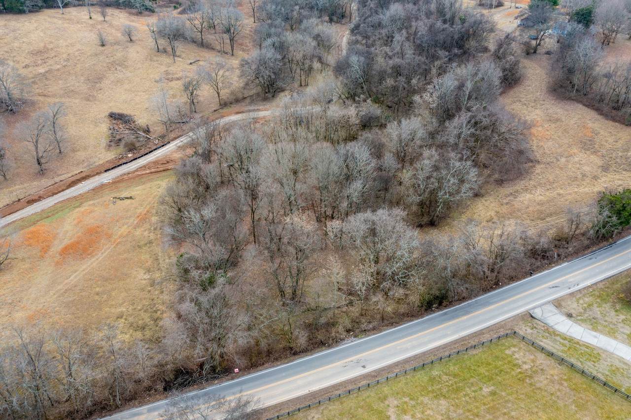 1A Blackburn Ln - Photo 1