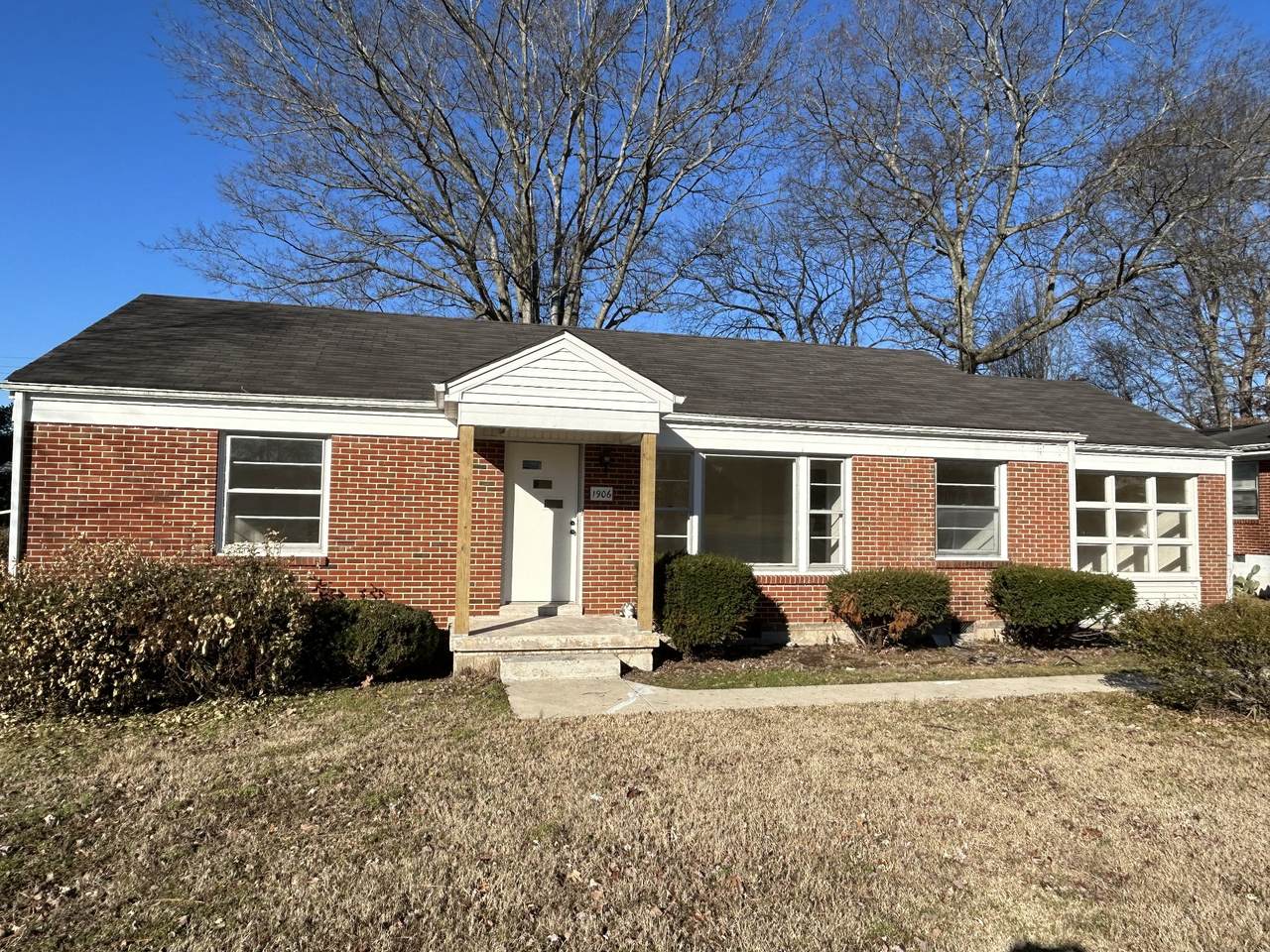 1906 Wedgewood Dr - Photo 1