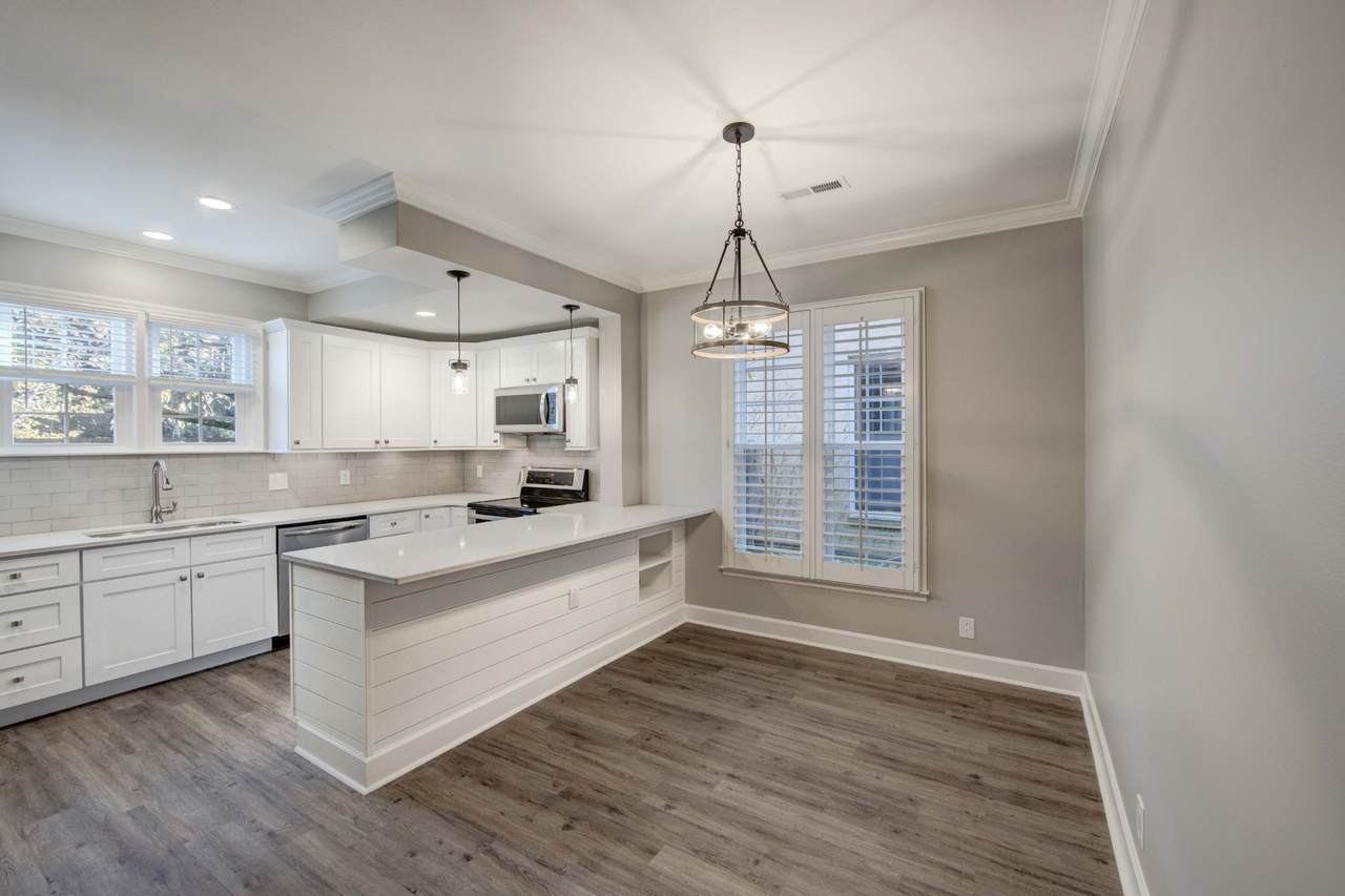 1129 W Main St - Photo 1