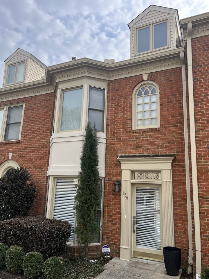 354 Ardsley Pl - Photo 1