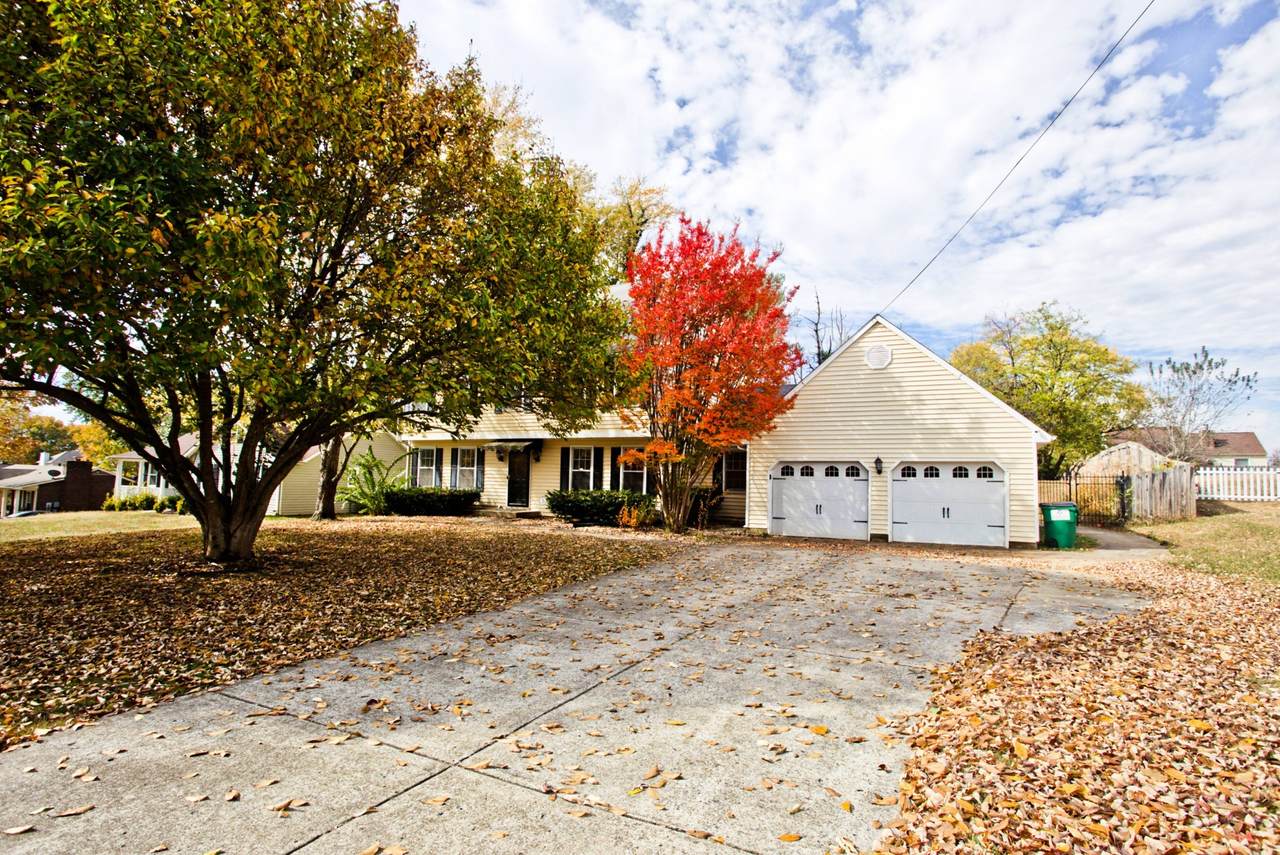 2074 Roxbury Ln - Photo 1