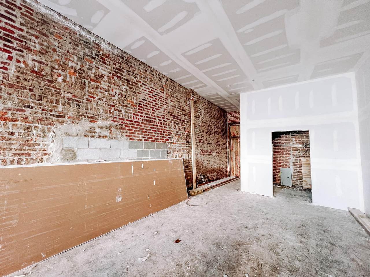 114 E Main St - Photo 1