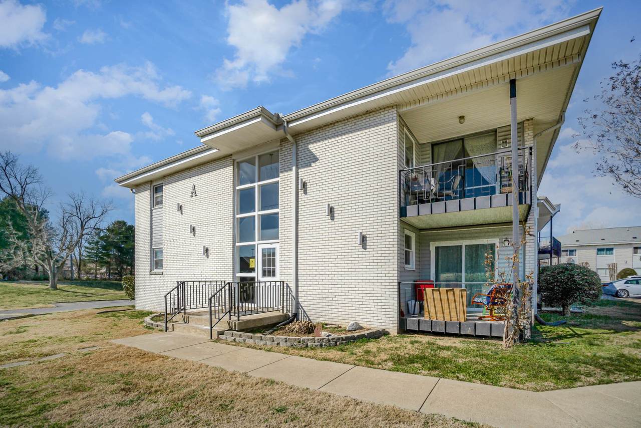 613 Hillsboro Rd - Photo 1