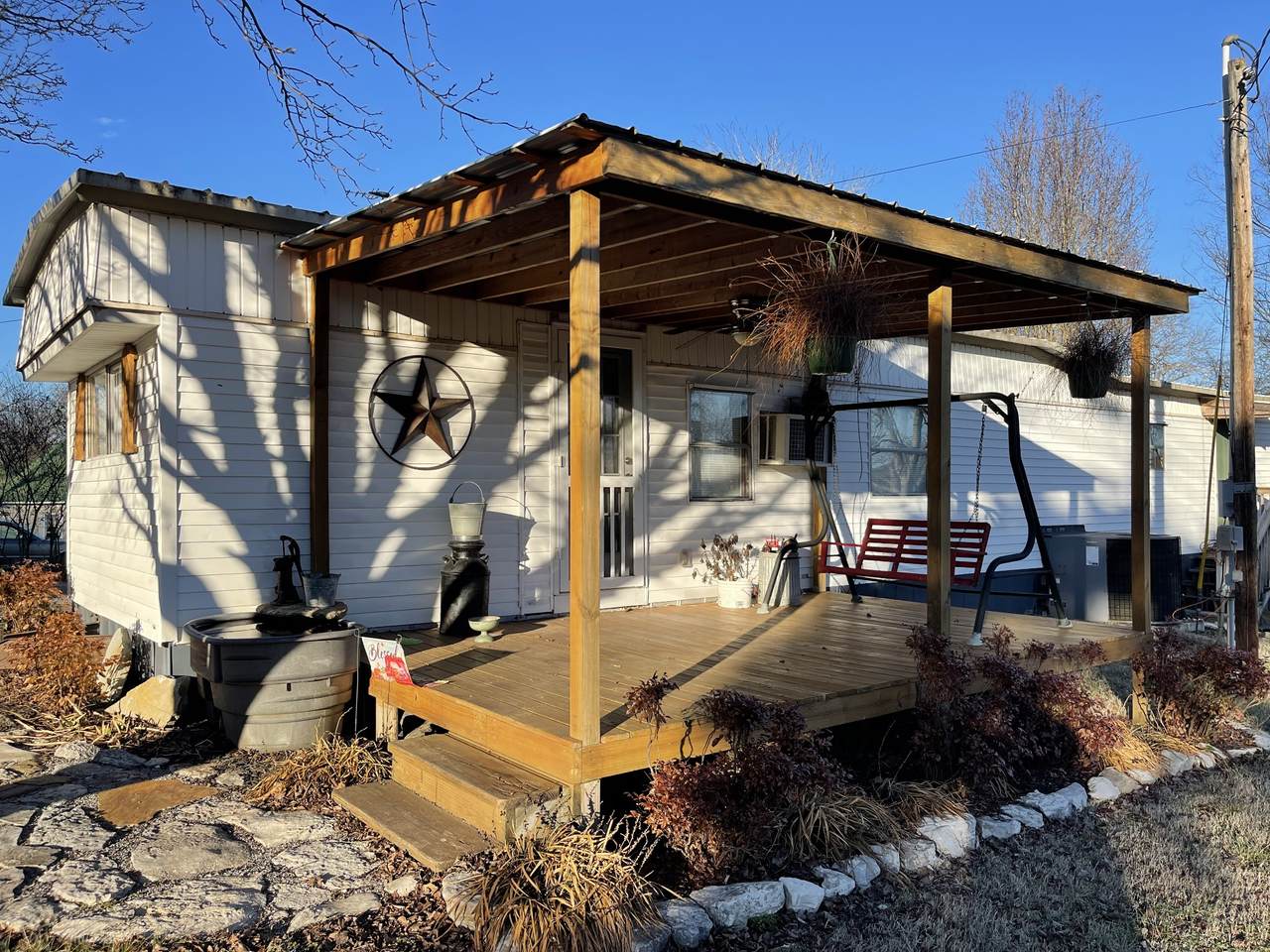 223 Commerce Ave - Photo 1
