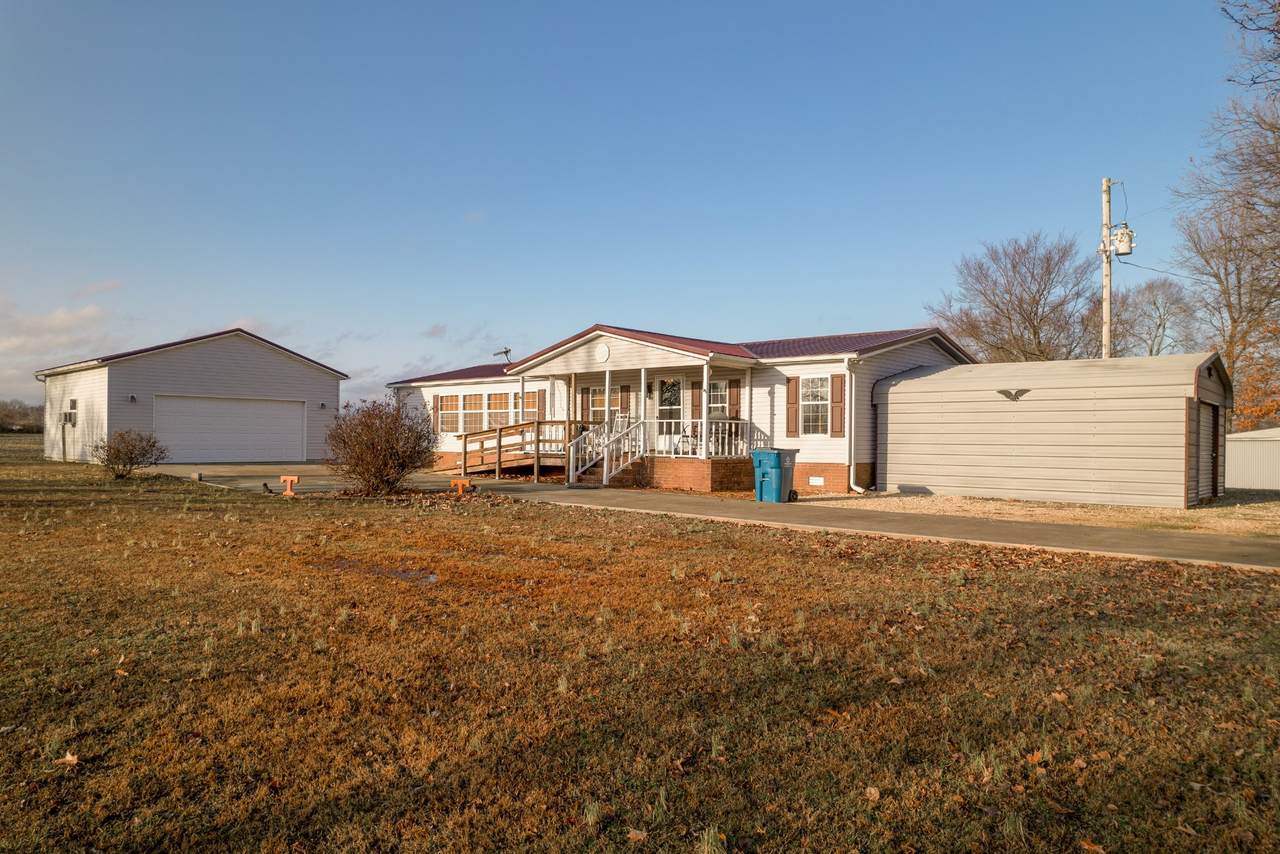 550 Travis Rd - Photo 1