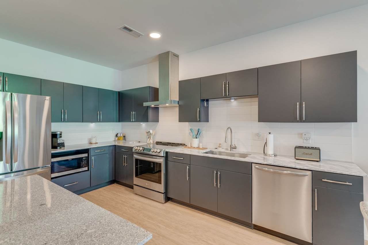 806 Olympic St - Photo 1