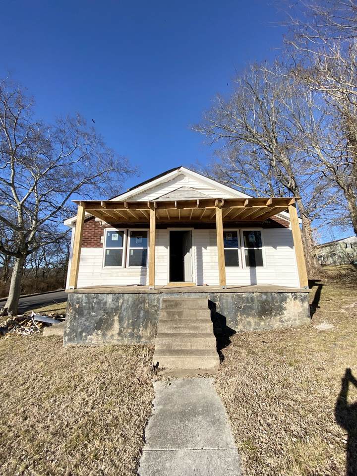 546 Washington St - Photo 1