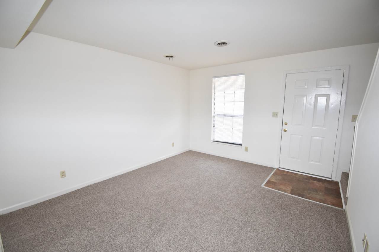 1500 W. Knollwood Circle - Photo 1