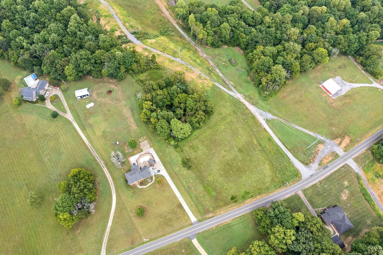 4015 Trough Springs Rd - Photo 1