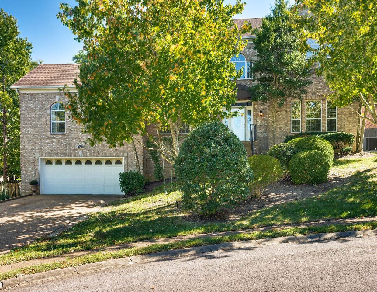 729 Vauxhall Dr - Photo 1
