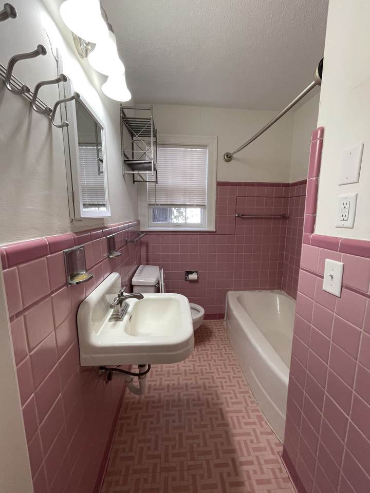 903 E Lytle St - Photo 1