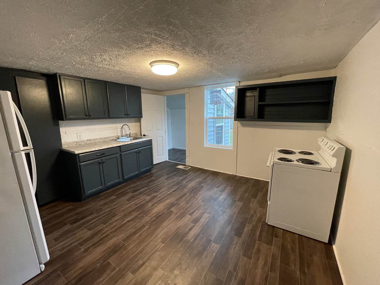 839 N Spring St - Photo 1