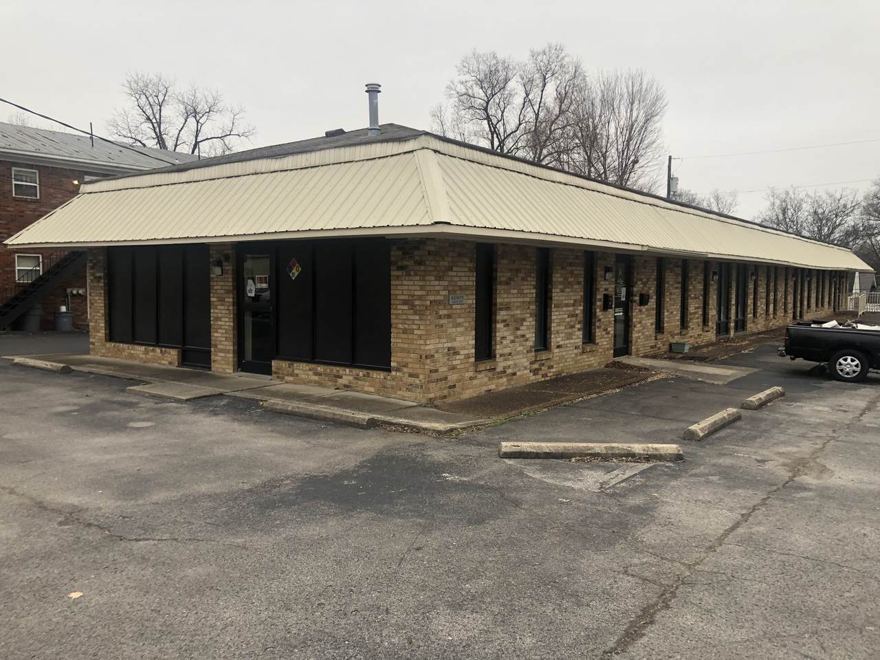 144 College St - Photo 1