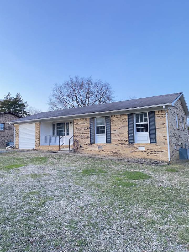 335 Maplewood Dr - Photo 1