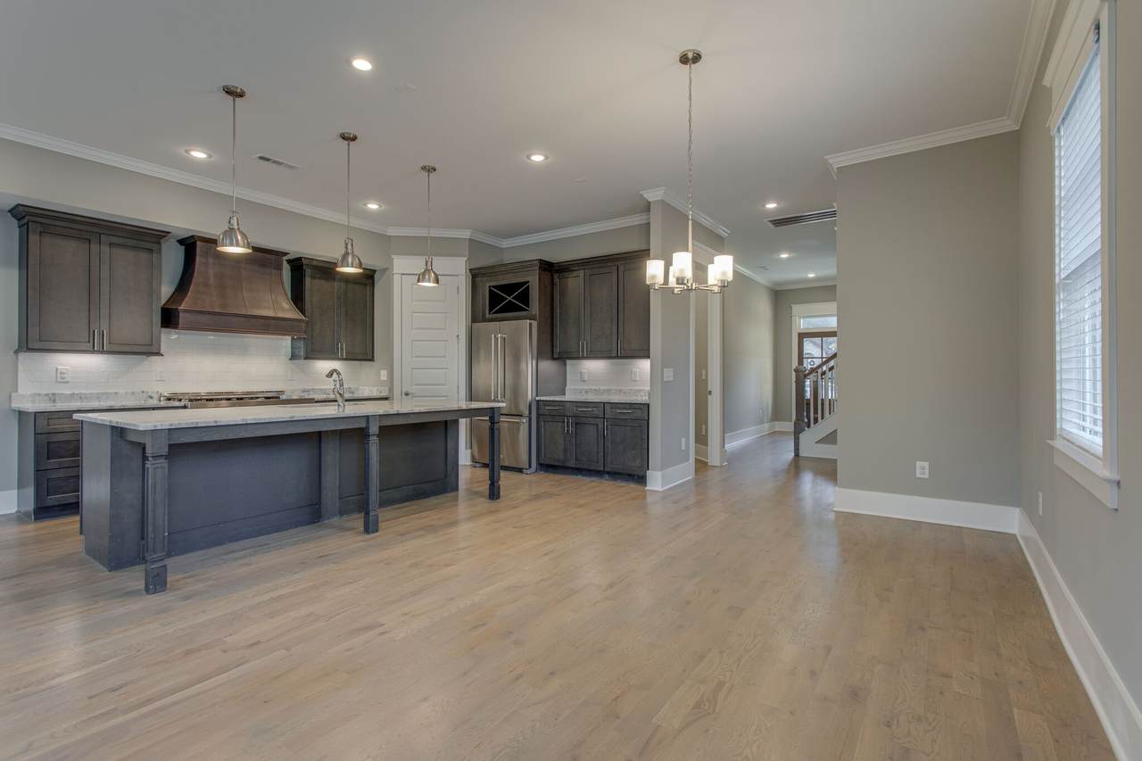 120 Lincoln Ct - Photo 1