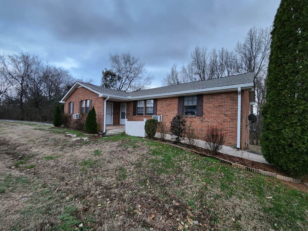 698 Frankfort Dr - Photo 1