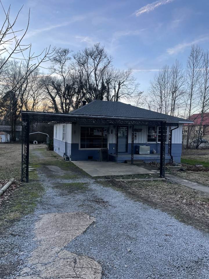 126 Elizabeth St - Photo 1