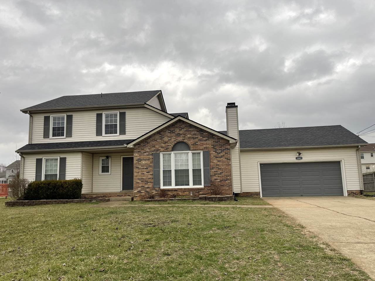 1087 Biltmore Pl - Photo 1