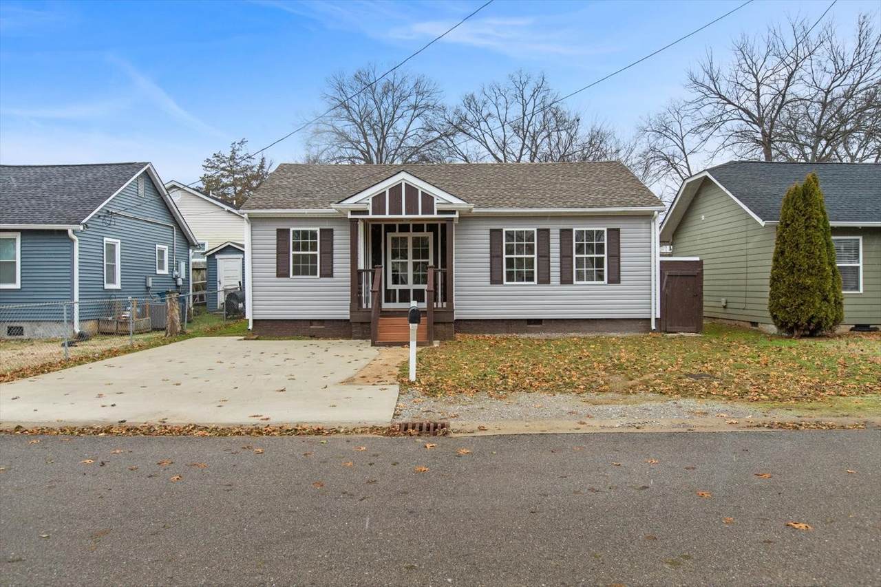 303 28th St - Photo 1