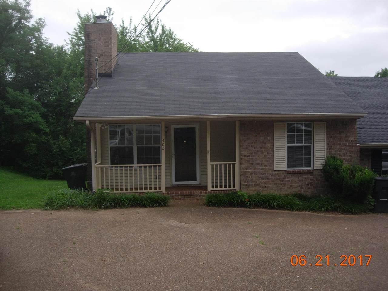 402 Hill Rd - Photo 1