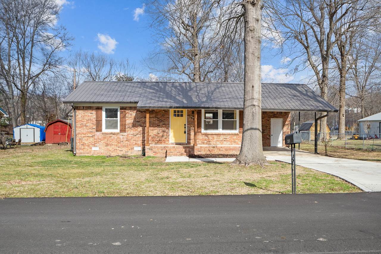 213 E Wyly St - Photo 1