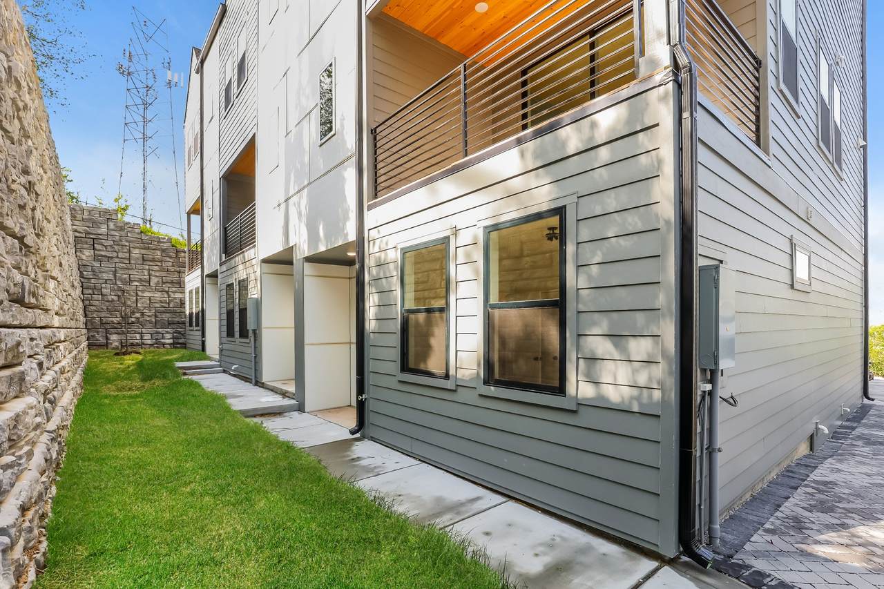 424 38th Ave - Photo 1
