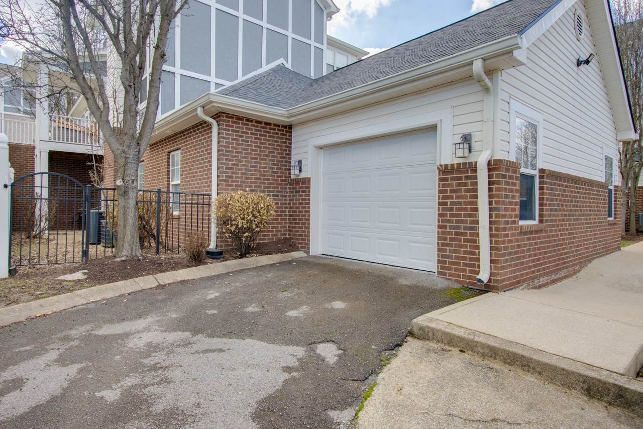704 Bracken Trl - Photo 1