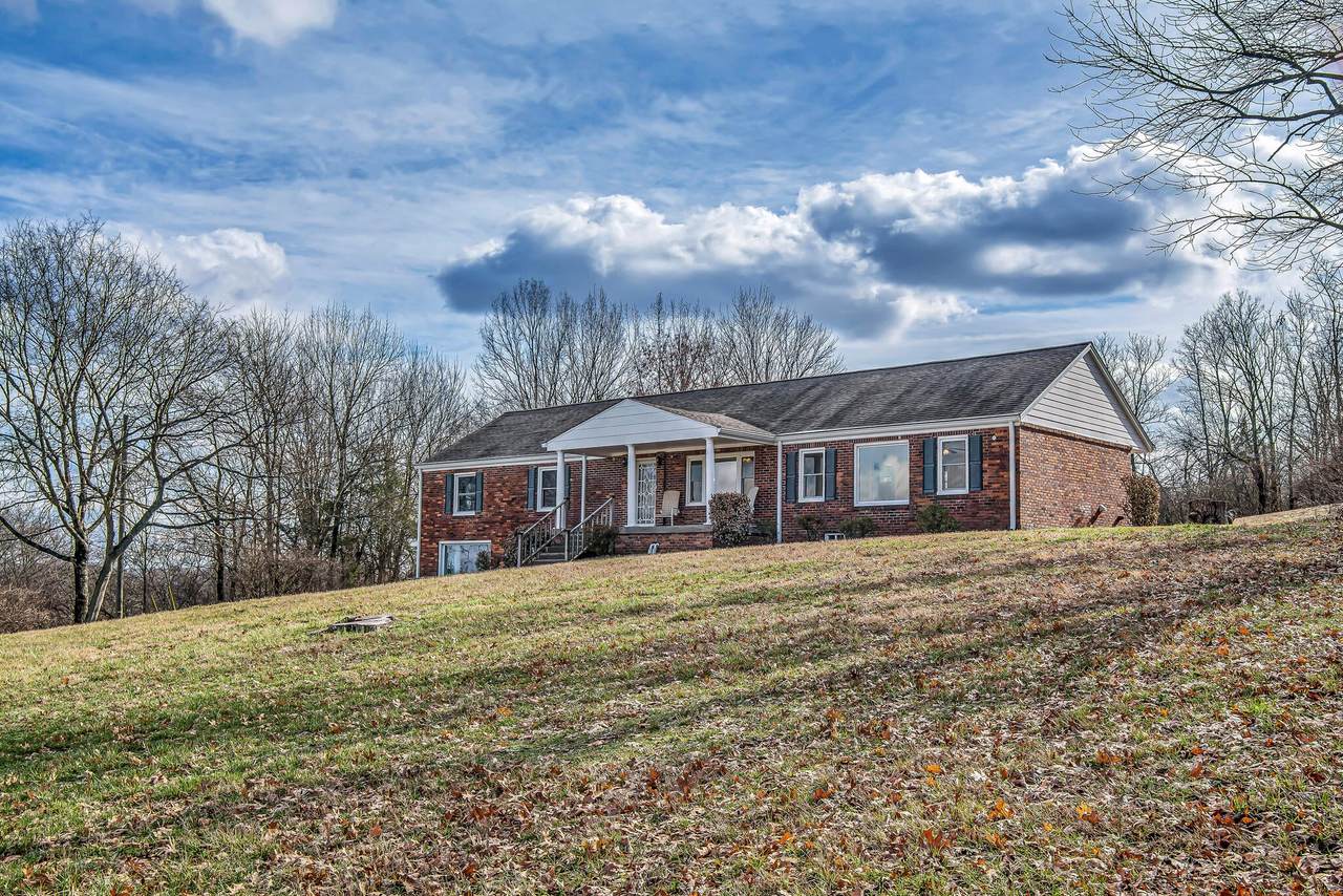 3245 Kings Ln - Photo 1
