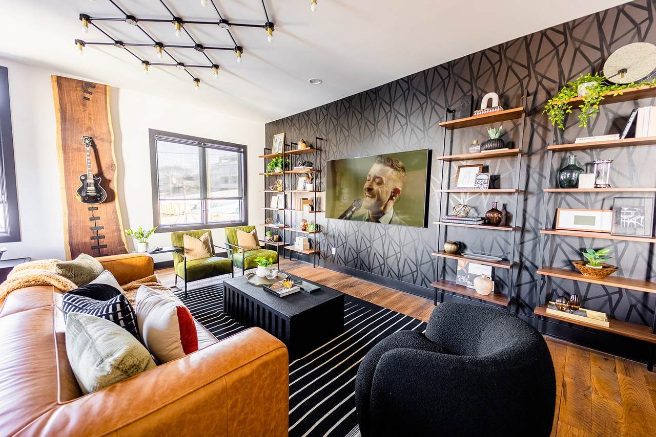 1037 Southside Ct - Photo 1