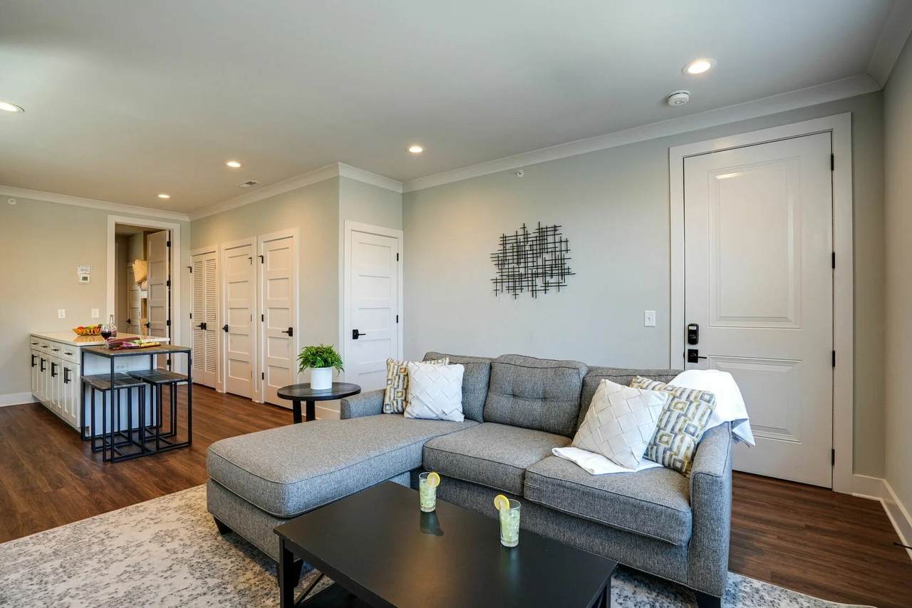 805B Bradford Ave - Photo 1