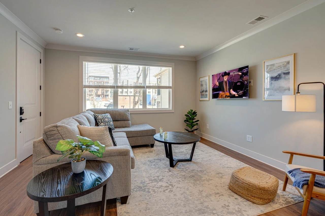 805B Bradford Ave - Photo 1