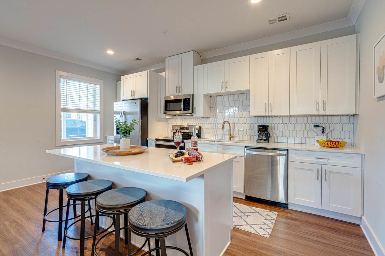 805B Bradford Ave - Photo 1