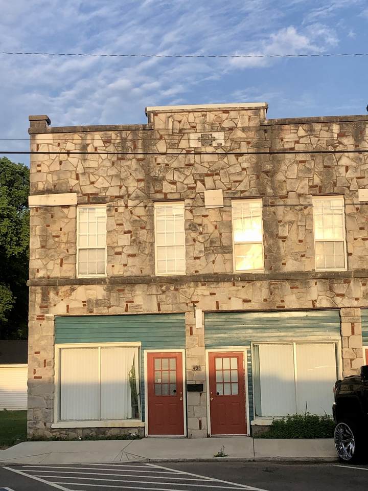 403 N 1st St - Photo 1