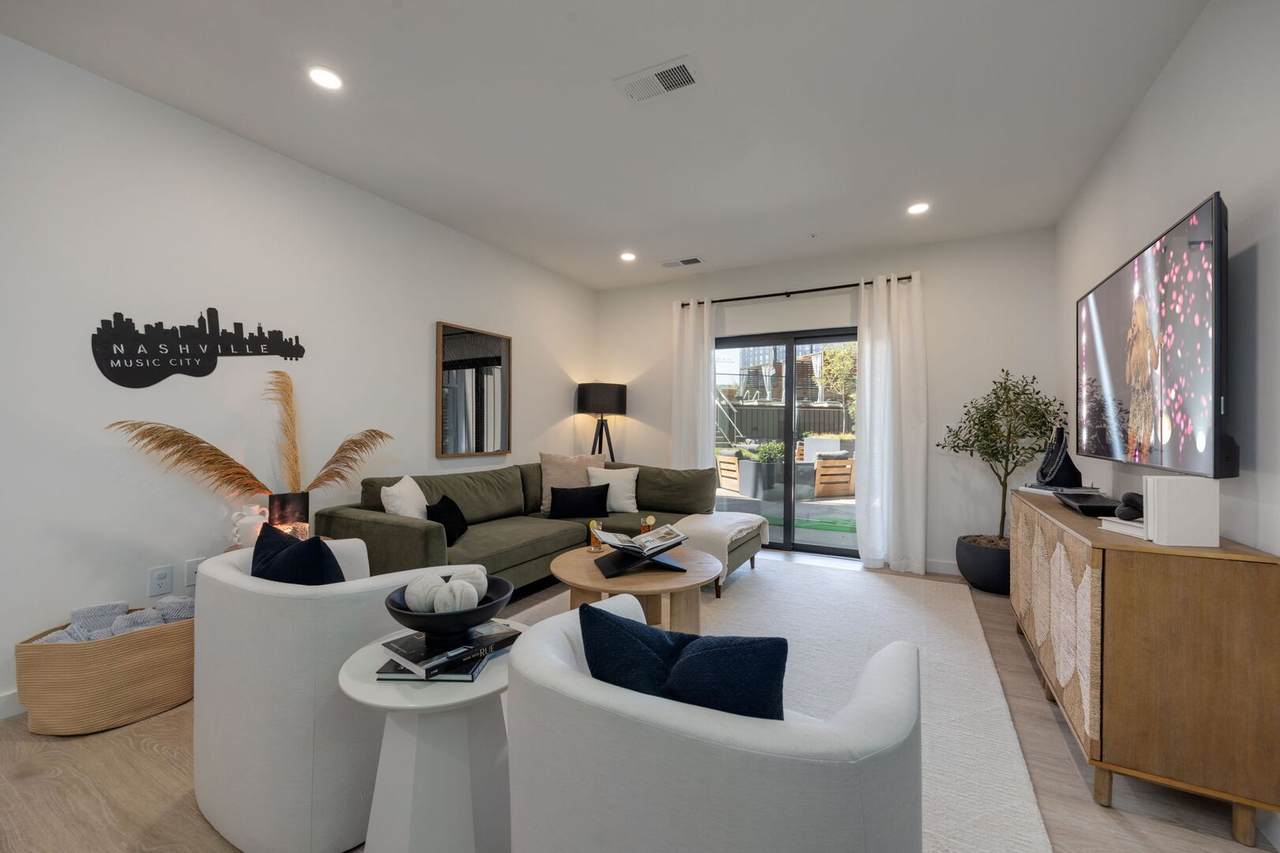 635 7th Ave - Photo 1