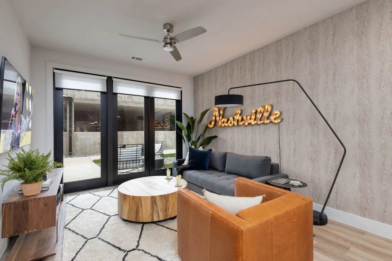 303 31st Ave - Photo 1