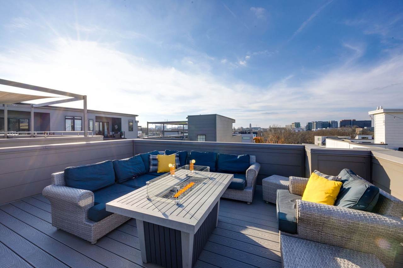 1009A 12th Ave - Photo 1