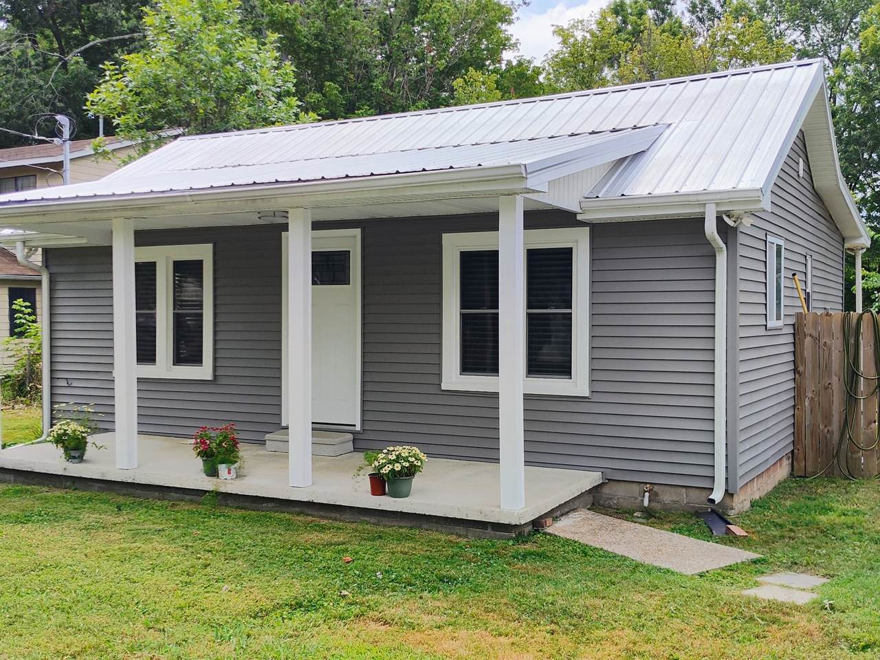 1206 E Lauderdale St - Photo 1