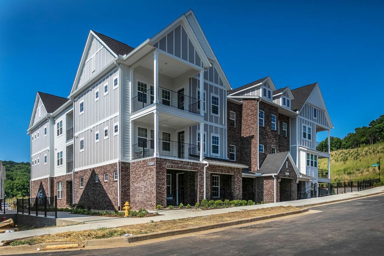 3000 Vintage Green Ln - Photo 1