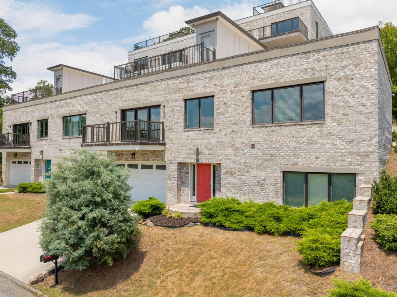 407 E Kent Street - Photo 1