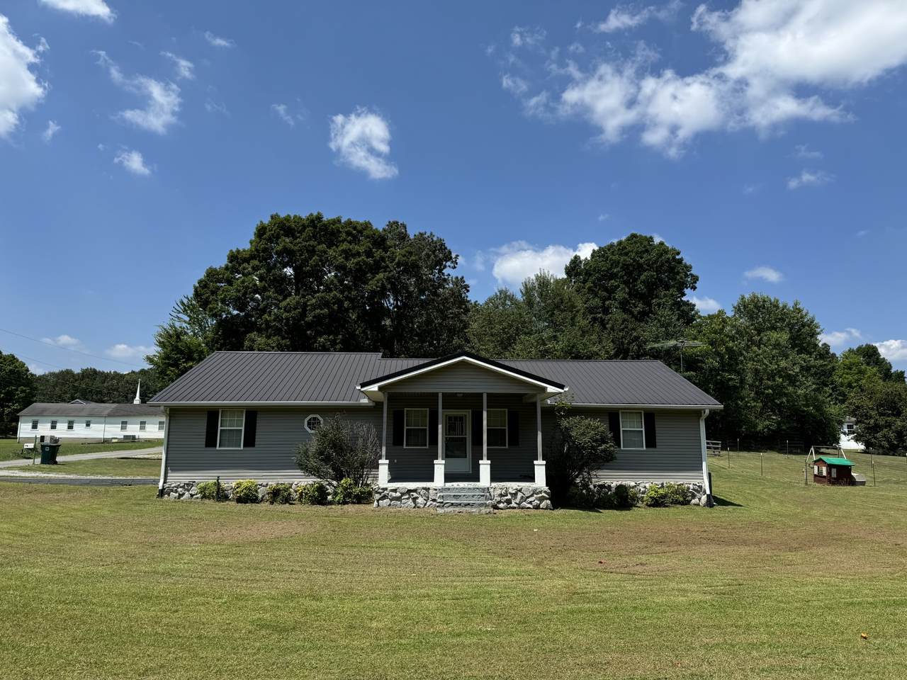 415 Main St - Photo 1