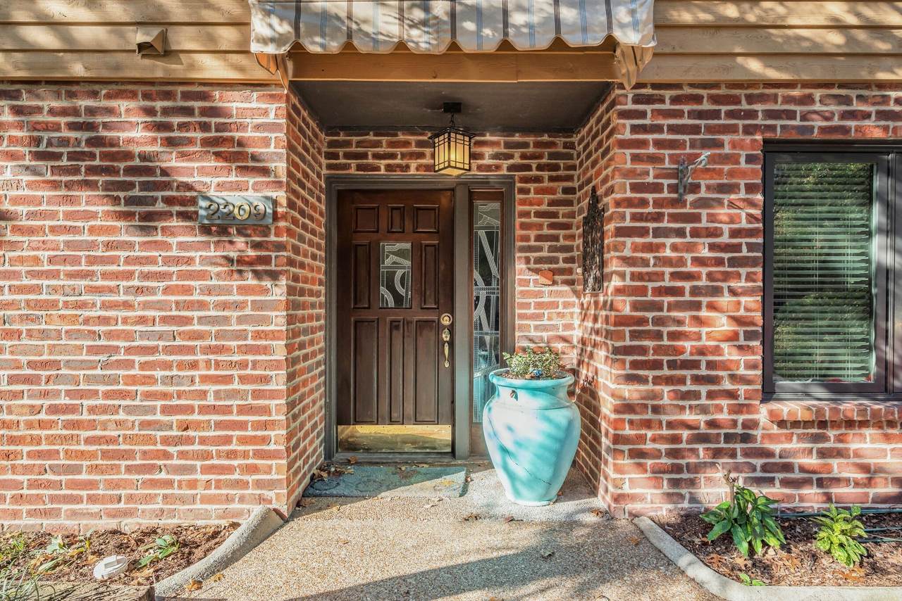 2209 Westview Dr - Photo 1