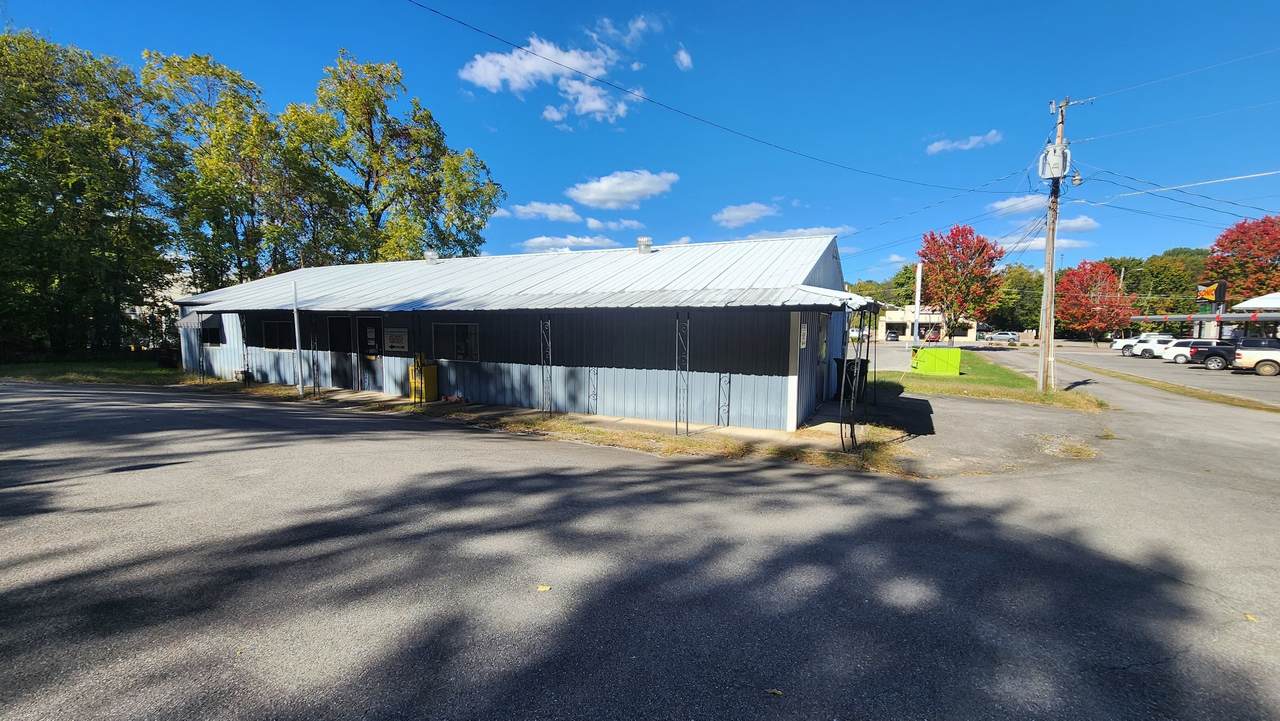 302 W Main St - Photo 1
