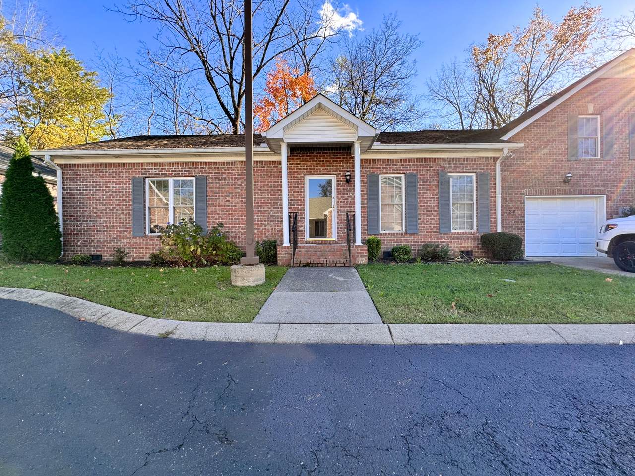 325 E Eastland St - Photo 1