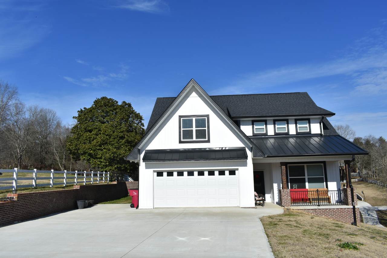 733 Jackson Ave - Photo 1