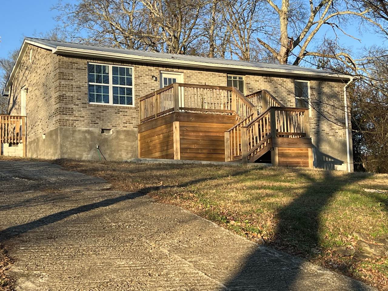 604 Jefferson St - Photo 1