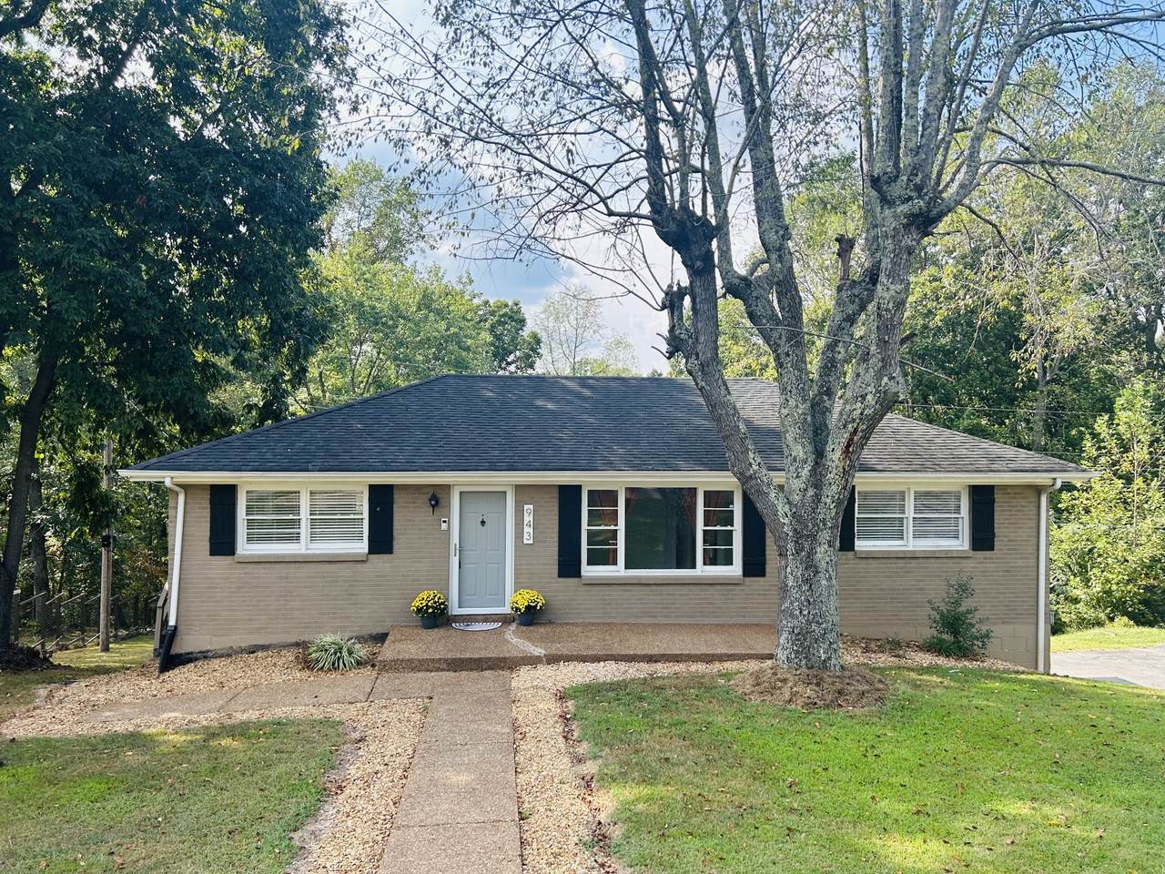943 Draughon Dr - Photo 1