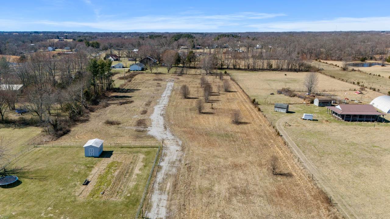 864 Anderson Ln - Photo 1